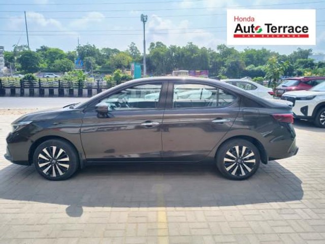 Second-hand 2023 Honda City ZX MT for sale in Ahmedabad-6