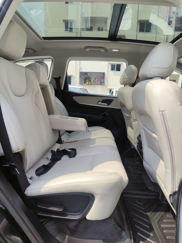 Second-hand 2023 Mahindra XUV700 AX7 7Str Diesel for sale in Visakhapatnam-7