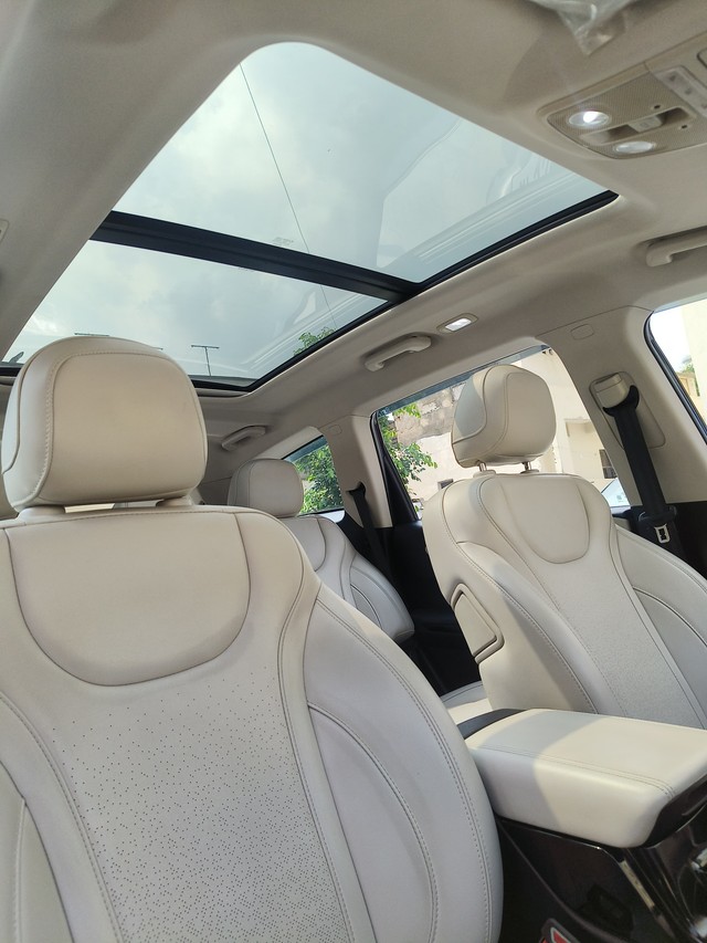 Second-hand 2023 Mahindra XUV700 AX7 7Str Diesel for sale in Visakhapatnam-8