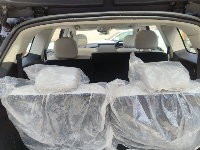 Second-hand 2023 Mahindra XUV700 AX7 7Str Diesel for sale in Visakhapatnam-3