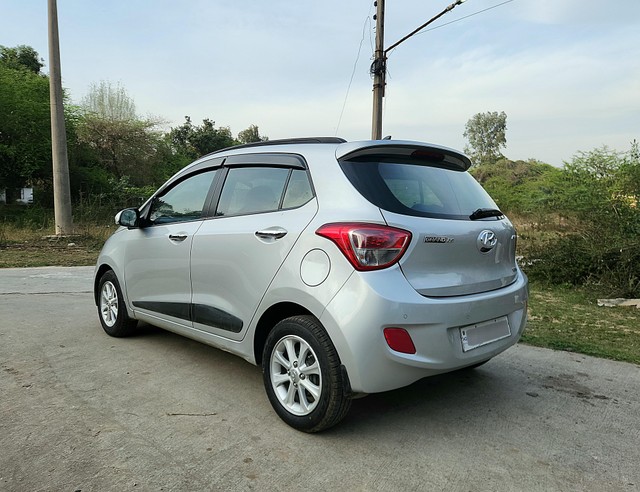 Second-hand 2015 Hyundai Grand i10 Asta Option AT for sale in New Delhi-3