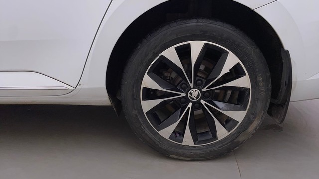 Second-hand 2020 Skoda Superb LK 1.8 TSI AT for sale in Bangalore-19