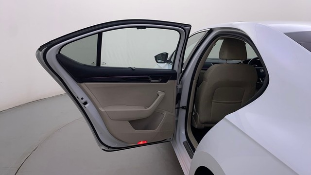 Second-hand 2020 Skoda Superb LK 1.8 TSI AT for sale in Bangalore-35