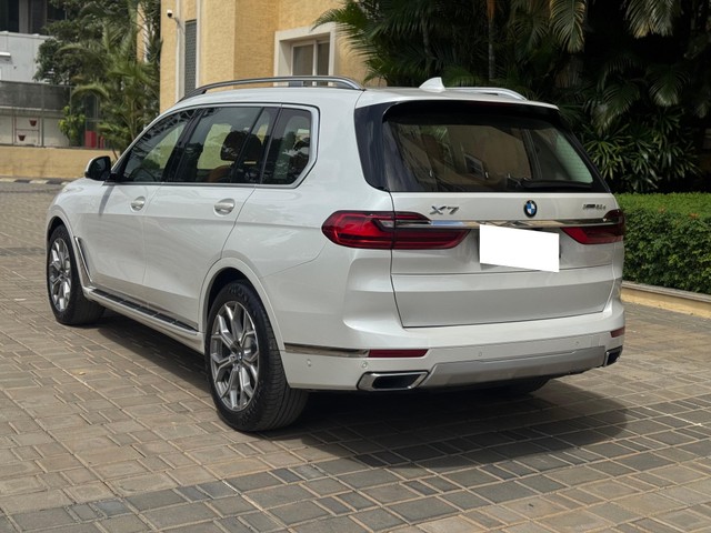 Second-hand 2021 BMW X7 xDrive30d DPE Signature for sale in Bangalore-12