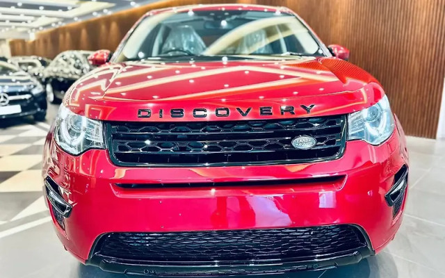 Second-hand 2017 Land Rover Discovery Sport Petrol HSE 7S for sale in New Delhi