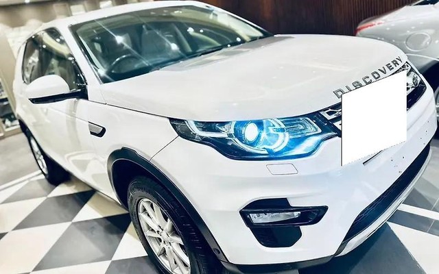 Second-hand 2017 Land Rover Discovery Sport Petrol HSE 7S for sale in New Delhi-2