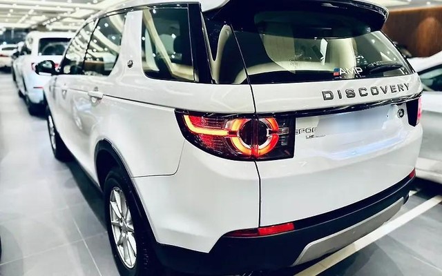 Second-hand 2017 Land Rover Discovery Sport Petrol HSE 7S for sale in New Delhi-4