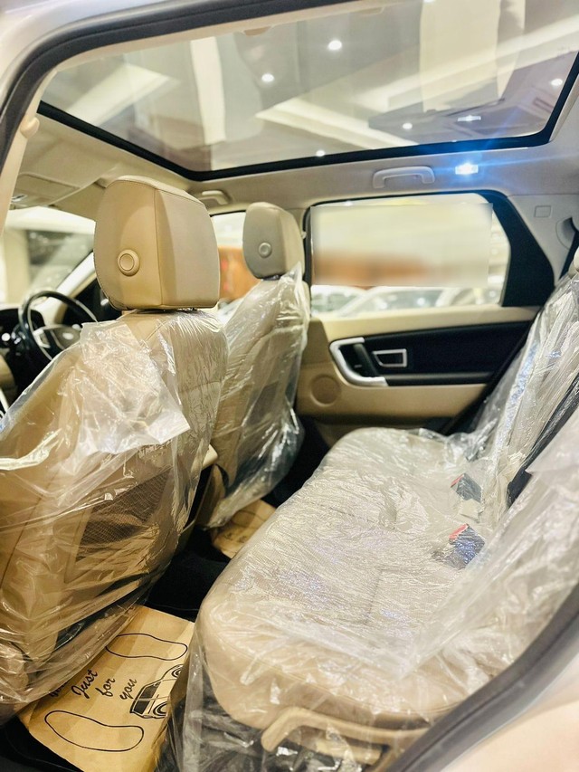 Second-hand 2017 Land Rover Discovery Sport Petrol HSE 7S for sale in New Delhi-8