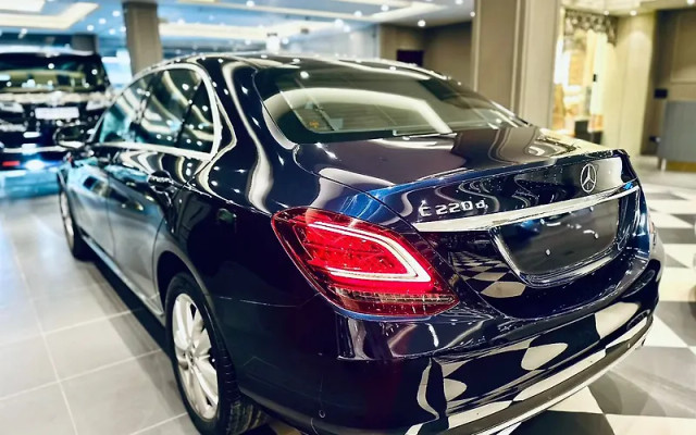 Second-hand 2020 Mercedes-Benz C-Class Progressive C 220d for sale in New Delhi-4