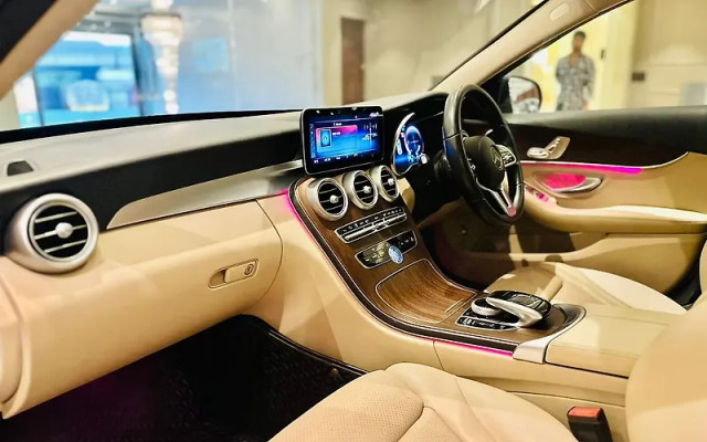 Second-hand 2020 Mercedes-Benz C-Class Progressive C 220d for sale in New Delhi-3