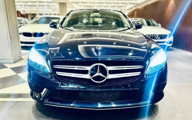 Second-hand 2020 Mercedes-Benz C-Class Progressive C 220d for sale in New Delhi-5