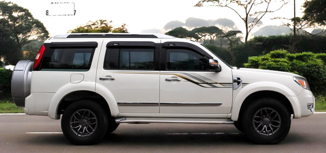 Second-hand 2013 Ford Endeavour 2.5L 4X2 MT for sale in Lucknow-3