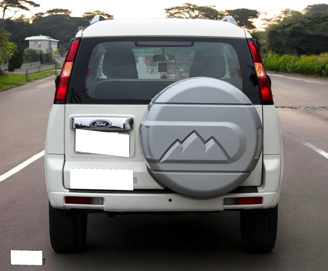 Second-hand 2013 Ford Endeavour 2.5L 4X2 MT for sale in Lucknow-8