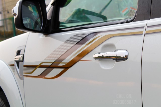 Second-hand 2013 Ford Endeavour 2.5L 4X2 MT for sale in Lucknow-26