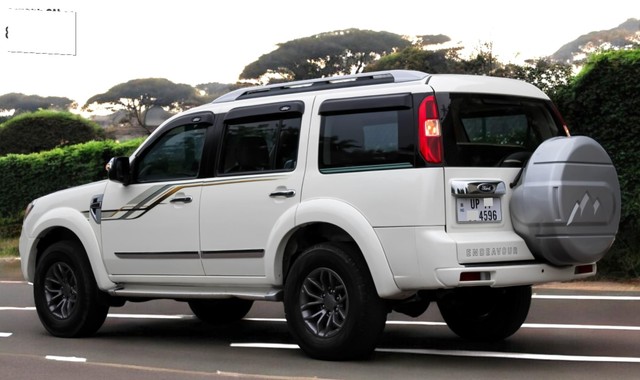 Second-hand 2013 Ford Endeavour 2.5L 4X2 MT for sale in Lucknow-4