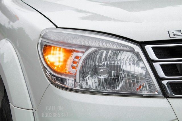 Second-hand 2013 Ford Endeavour 2.5L 4X2 MT for sale in Lucknow-25