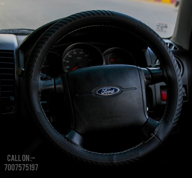 Second-hand 2014 Ford Endeavour 2.5L 4X2 MT for sale in Lucknow-12