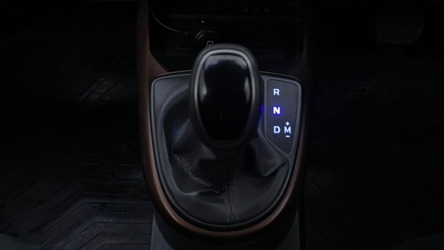 Second-hand 2022 Hyundai Aura SX Plus AMT Diesel for sale in Bangalore-12