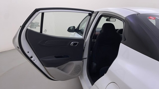 Second-hand 2022 Hyundai Aura SX Plus AMT Diesel for sale in Bangalore-26