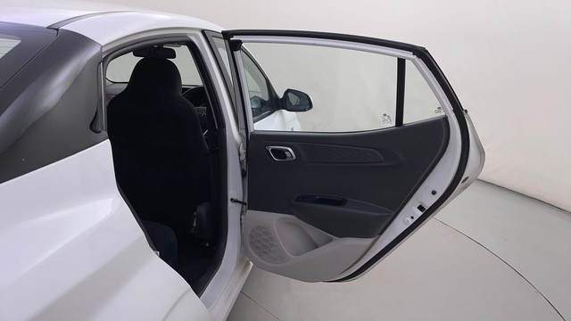 Second-hand 2022 Hyundai Aura SX Plus AMT Diesel for sale in Bangalore-29