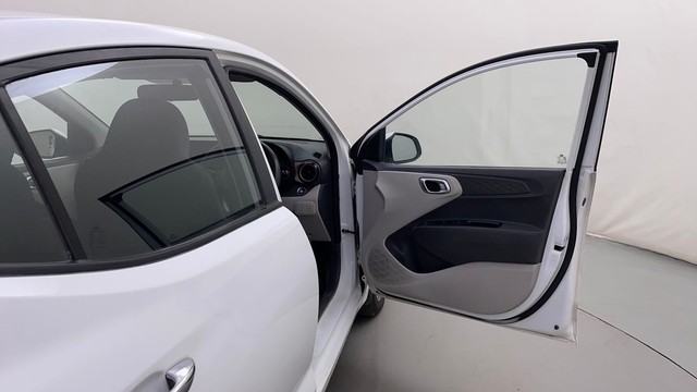 Second-hand 2022 Hyundai Aura SX Plus AMT Diesel for sale in Bangalore-16