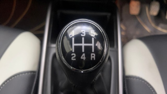 Second-hand 2021 Maruti Baleno Zeta Diesel for sale in Kolkata-12