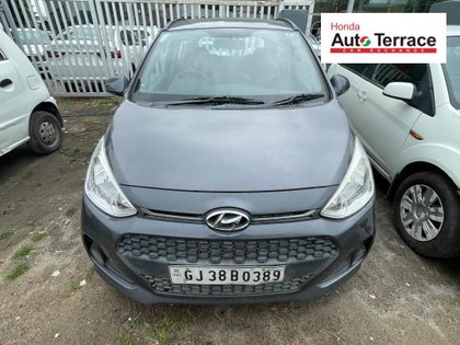 Second-hand 2017 Hyundai Grand i10 Sportz for sale in Ahmedabad
