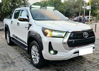 Toyota Hilux Toyota Hilux High AT