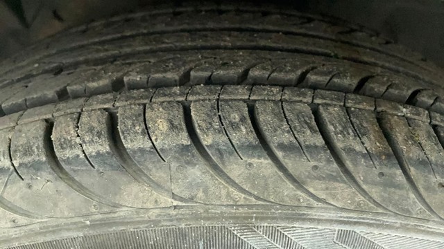 Second-hand 2018 Ford Figo Titanium AT 2019-2020 for sale in Ahmedabad-34