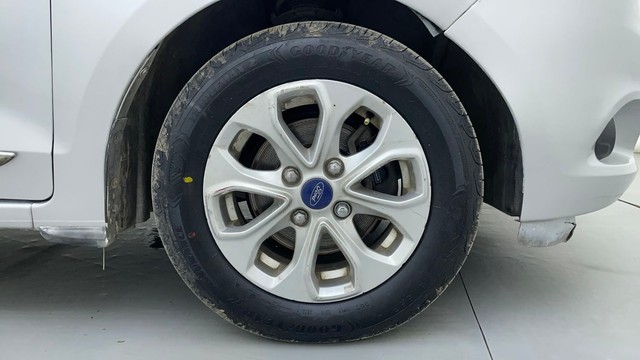 Second-hand 2018 Ford Figo Titanium AT 2019-2020 for sale in Ahmedabad-17