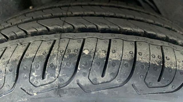 Second-hand 2018 Ford Figo Titanium AT 2019-2020 for sale in Ahmedabad-23