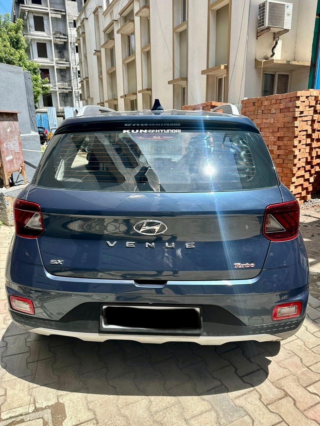 Second-hand 2020 Hyundai Venue SX Plus Turbo DCT for sale in Chennai-1