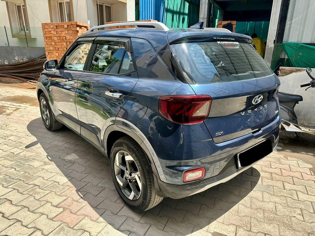 Second-hand 2020 Hyundai Venue SX Plus Turbo DCT for sale in Chennai-2