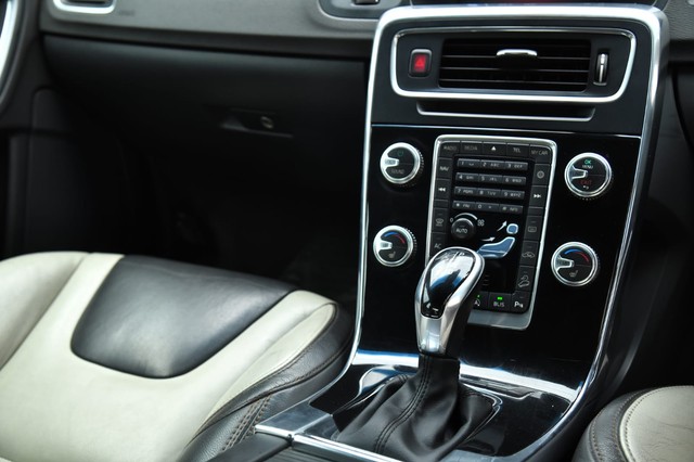 Second-hand 2018 Volvo S60 Cross Country D4 AWD for sale in Kolkata-8