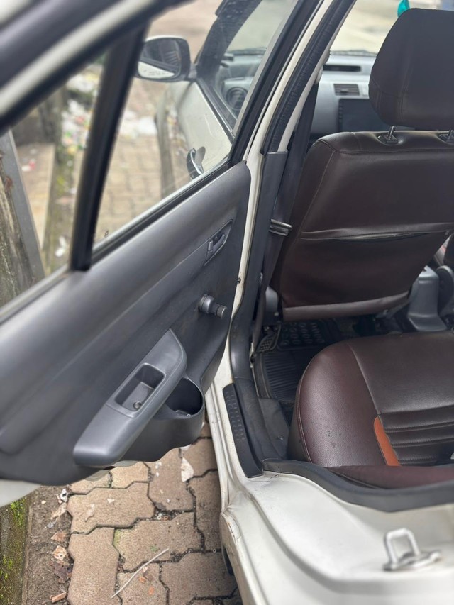 Maruti Swift Dzire 1.2 Lxi BSIV Second-hand 2011 Maruti Swift Dzire 1.2 Lxi BSIV for sale in Badlapur-12