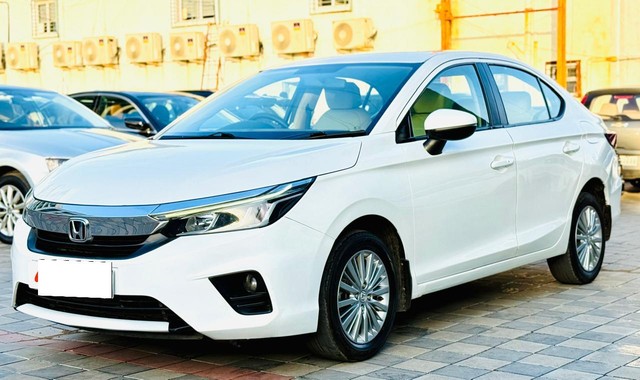 Second-hand 2021 Honda City V CVT for sale in Surat-2