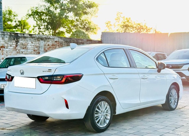 Second-hand 2021 Honda City V CVT for sale in Surat-7