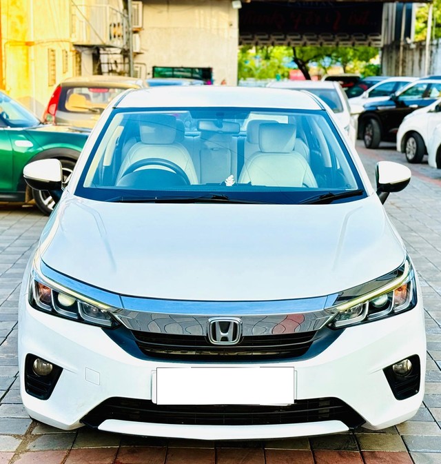 Second-hand 2021 Honda City V CVT for sale in Surat-3