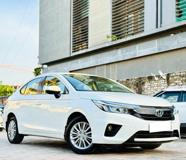 Second-hand 2021 Honda City V CVT for sale in Surat-8