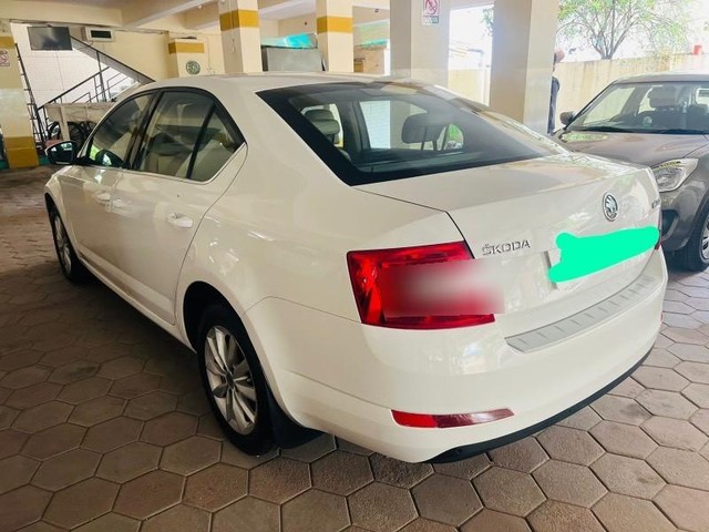 Second-hand 2014 Skoda Octavia Elegance 2.0 TDI AT for sale in Hyderabad-4