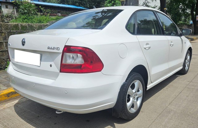 Second-hand 2015 Skoda Rapid 1.5 TDI AT Ambition for sale in Pune-9