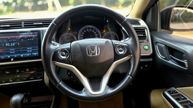 Second-hand 2018 Honda City i-VTEC CVT VX for sale in New Delhi-7