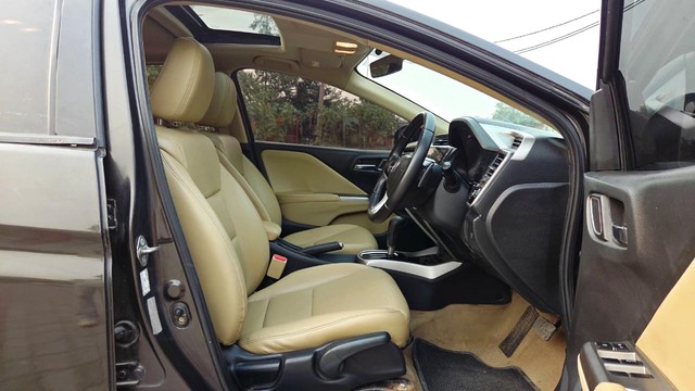 Second-hand 2018 Honda City i-VTEC CVT VX for sale in New Delhi-3