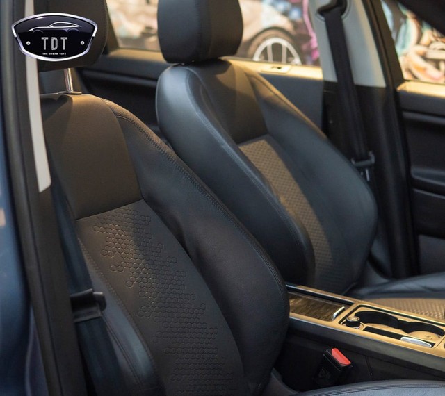 Second-hand 2018 Land Rover Discovery Sport TD4 HSE 7S for sale in New Delhi-2