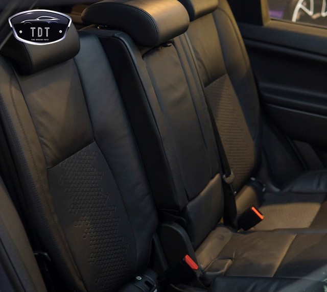 Second-hand 2018 Land Rover Discovery Sport TD4 HSE 7S for sale in New Delhi-5