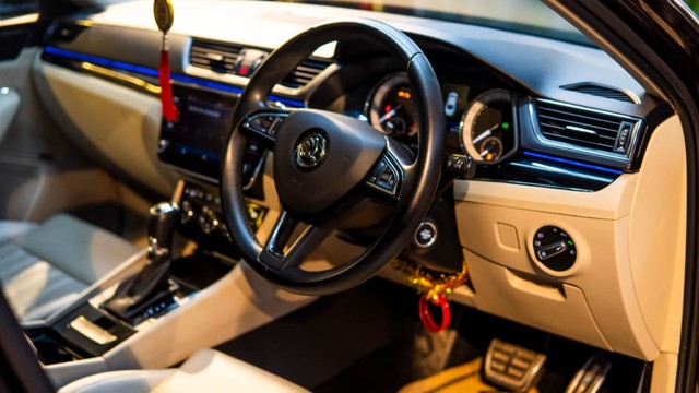 Second-hand 2021 Skoda Superb Laurin & klement BSVI for sale in New Delhi-8