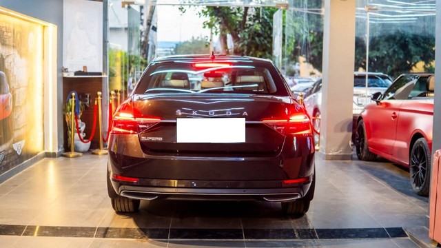 Second-hand 2021 Skoda Superb Laurin & klement BSVI for sale in New Delhi-5