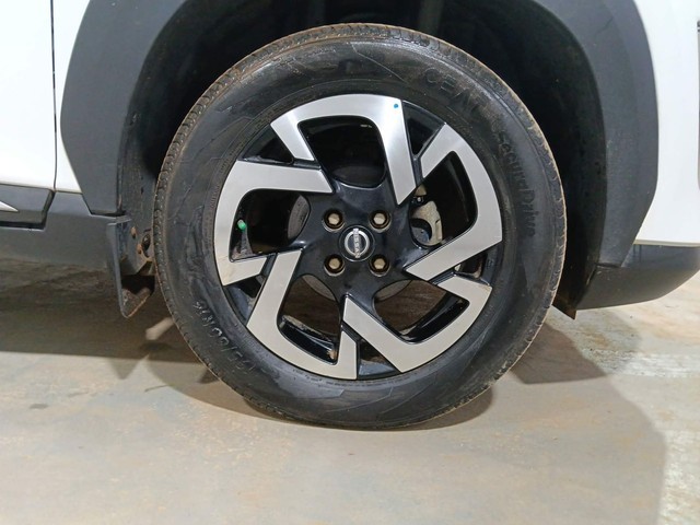 Second-hand 2021 Nissan Magnite Turbo CVT XV Premium for sale in Kochi-17