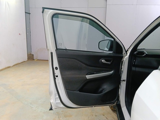 Second-hand 2021 Nissan Magnite Turbo CVT XV Premium for sale in Kochi-29