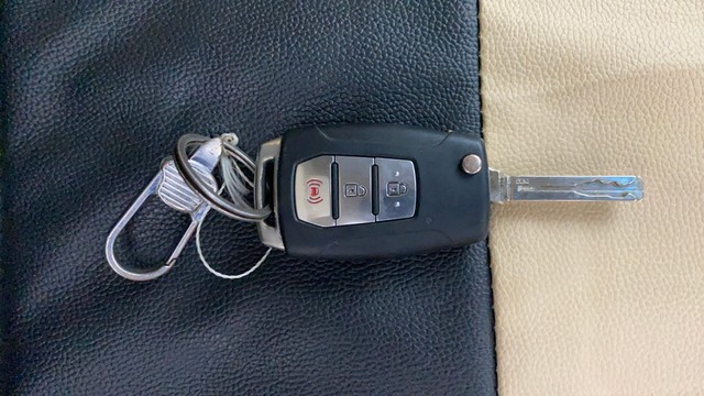 Mahindra XUV300 W8 BSIV Second-hand 2019 Mahindra XUV300 W8 BSIV for sale in Lucknow-21